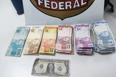 Polícia Federal apreende dinheiro em casa de suspeitos de furtos na UFSM<!-- NICAID(15215282) -->