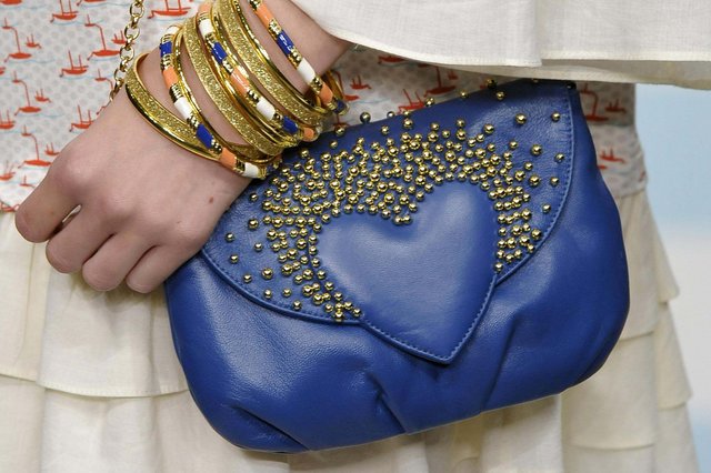 p. 17Bolsa azul Fonte: Divulgação Fotógrafo: Marcio Madeira<!-- NICAID(405941) -->