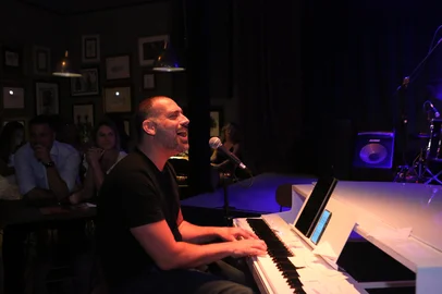 Daniel Germano é o novo participante do Duelo de Pianos do Encouraçado Butikin.<!-- NICAID(16110026) -->