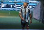Reunião com empresário, desejo de permanência e pedido de desculpa: o futuro de Douglas Costa no Grêmio