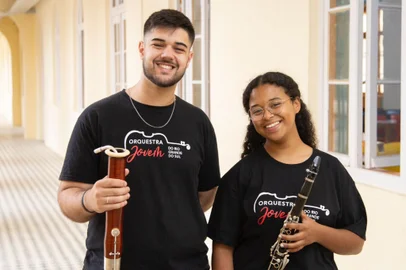 Dois integrantes da Orquestra Jovem do Rio Grande do Sul vão participar, entre os dias 12 e 19 de outubro, em Bogotá (Colômbia) de um seminário que vai reunir estudantes de música dos Estados Unidos e da América do Sul. São Bruna Angélica Dias da Silva (clarinete) e Isaac Vieira (fagote).<!-- NICAID(15889816) -->