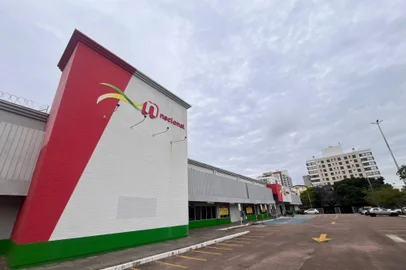 Dois anos após serem comprados, supermercados Nacional estão à venda<!-- NICAID(15896092) -->