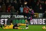 Nottingham vence a sexta partida seguida e mantém perseguição ao líder Liverpool no Inglês