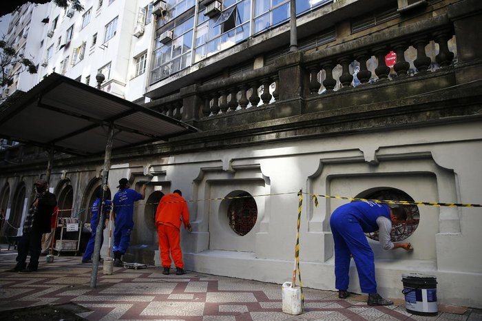 Serviço efetuado nesta quarta foi um teste das tintas que poderão ser usadas pelas equipes
