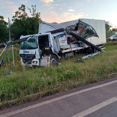 Motorista de caminhão morre em saída de pista na BR-285, em Ijuí
