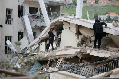 Women inspect destruction of their house upon their return to the southern Lebanese city of Nabatieh on April 17, 2026. Thousands of displaced Lebanese civilians took to the road on April 17, hoping that a 10-day ceasefire with Israel would allow them to return to their homes in southern Beirut and the country's war-torn south. (Photo by ibrahim AMRO / AFP)<!-- NICAID(16268153) -->