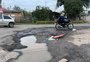 Buracos na Estrada do Nazário dificultam trânsito e geram reclamações de motoristas em Canoas