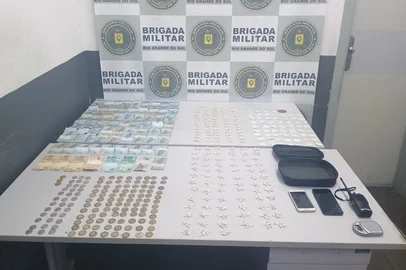 Polícia apreende mais de mil porções de drogas em Caxias do Sul <!-- NICAID(16007008) -->