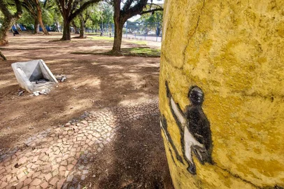 Iluminação cênica do moumento Tambor, na Praça Brigadeiro Sampaio, foi alvo de furto.<!-- NICAID(15165730) -->
