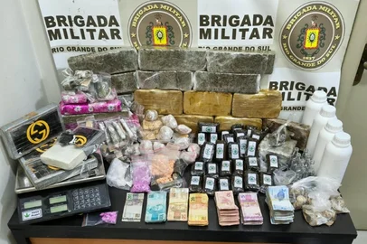 3° BPChq / Divulgação Três homens são presos por tráfico de drogas em Passo Fundo<!-- NICAID(16366688) -->