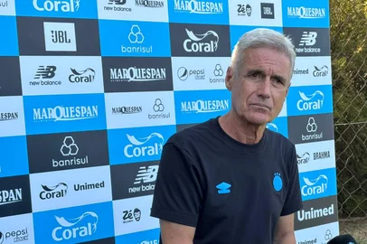 Luis Castro durante entrevista coletiva<!-- NICAID(16211012) -->