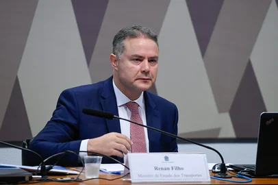 Edilson Rodrigues / Agência Senado Comissão de Serviços de Infraestrutura (CI) e Comissão de Desenvolvimento Regional e Turismo (CDR) promovem audiência pública conjunta para debater o plano de atuação do governo para estruturação nacional dos sistemas de transportes do Brasil, para os próximos anos. Mesa: ministro de Estado dos Transportes, Renan Filho. Foto: Edilson Rodrigues/Agência Senado<!-- NICAID(16179341) -->