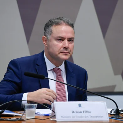 ComissÃ£o de ServiÃ§os de Infraestrutura (CI) e ComissÃ£o de Desenvolvimento Regional e Turismo (CDR) promovem audiÃªncia pÃºblica conjunta para debater o plano de atuaÃ§Ã£o do governo para estruturaÃ§Ã£o nacional dos sistemas de transportes do Brasil, para os prÃ³ximos anos. Mesa: ministro de Estado dos Transportes, Renan Filho. Foto: Edilson Rodrigues/AgÃªncia Senado<!-- NICAID(16179341) -->