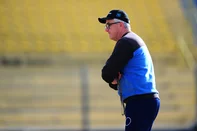 VERANÓPOLIS, RS, BRASIL, 10/07/2025. Treino do Veranópolis no estádio Antônio David Farina. O VEC está disputando Campeonato Gaúcho Série A2, Divisão de Acesso. Na foto, técnico do Veranópolis, Gelson Conte. (Porthus Junior/Agência RBS)<!-- NICAID(16078424) -->