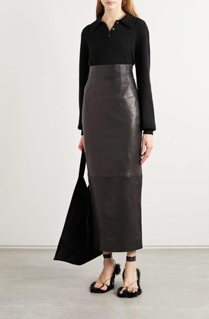 Net-a-porter e Khaite / Divulgação