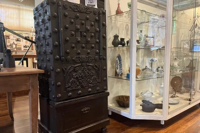 Burra, tipo antigo de cofre, em exposição no Museu Visconde de São Leopoldo<!-- NICAID(15716778) -->