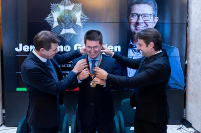 PORTO ALEGRE - RS - BRASIL - 30/06/2026: Medalha do Mérito Farroupilha ao ex-deputado federal Jerônimo Goergen, por iniciativa do deputado Ernani Polo (PSD). Salão Júlio de Castilhos. Foto: Raul Pereira/ALRS. <!-- NICAID(16318212) -->