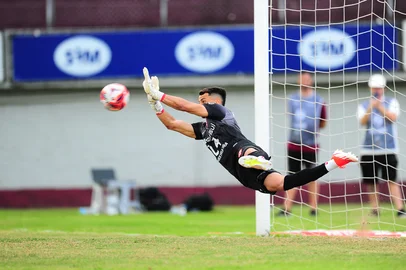 CAXIAS DO SUL, RS, BRASIL, 21/02/2026. Caxias x São Luiz de Ijuí. Gauchão 2026 - Fase Troféu Ipiranga. Jogo válido pela semifinal do Campeonato Gaúcho realizado no estádio Francisco Stédile (estádio Centenário).Indexador: BTK                             <!-- NICAID(16230146) -->