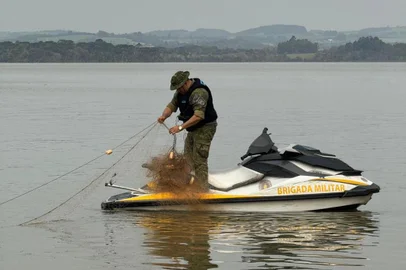 Brigada Militar atua no combate à pesca ilegal e predatória no Norte do Estado<!-- NICAID(15855624) -->