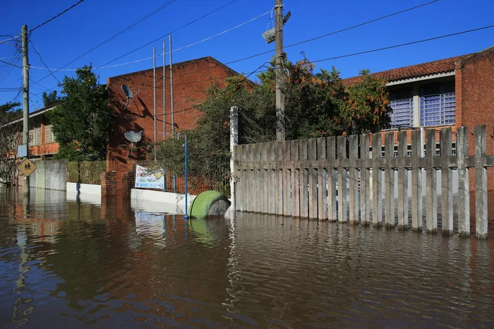Região limítrofe entre Porto Alegre e Viamão, bairro Itapuã teve regiões inundadas.