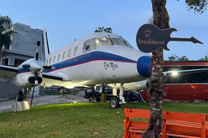 Inaugurado o complexo turístico Stone Hall Garden, em Farroupilha, é mais uma opção de lazer para o final de semana. O empreendimento avaliado em R$ 15 milhões, fica localizado  na localidade de São Marcos entre os Caminhos de Pedra e Caravaggio, e conta com opções gastronômicas, variedades de drinks, espumantes e vinhos. Além de atrações como o museu da música e área aberta para crianças.<!-- NICAID(15429469) -->