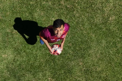 Bagé, RS, Brasil — Especial Gauchão 2026. O volante Allan Christian, 31 anos, segue no elenco do Guarany de Bagé para a temporada 2026.*MATERIAL EMBARGADO PARA O ESPECIAL DO GAUCHÃO 2026*Indexador: jeff botega<!-- NICAID(16198149) -->