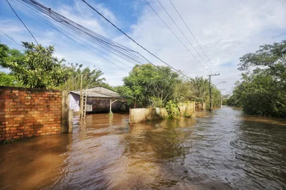 23/11/2023 - PORTO ALEGRE, RS, BRASIL- Mais de 200 pessoas estão fora de casa na ilha dos marinheiros, devido a enchente histórica. FOTO: LAURO ALVES, AGÊNCIA RBS<!-- NICAID(15606354) -->