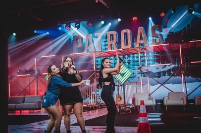 marília mendonça, maiara e maraisa, live das patroas. <!-- NICAID(14578656) -->