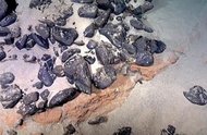 Uma ilha submersa do tamanho da Espanha, localizada a cerca de 1.200 km da costa do Rio Grande do Sul e a 5 mil metros de profundidade, é reivindicada pelo Brasil. Trata-se da Elevação do Rio Grande (ERG), uma formação geológica que o país quer reconhecer como parte do seu território junto à Organização das Nações Unidas (ONU).<!-- NICAID(16075504) -->
