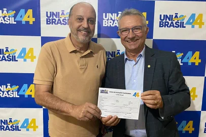 Advogado Paulo Telles (Gonha), de Santo Antônio da Patrulha, será o primeiro suplente de Ana Amélia Lemos.<!-- NICAID(15168698) -->