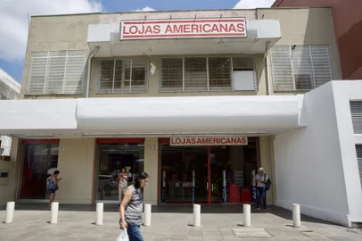 Porto Alegre, RS, Brasil, 01/02/2023 - Lojas Americanas na Avenida Azenha, na capital. - Foto: Jefferson Botega/Agência RBSIndexador: Jeff Botega<!-- NICAID(15336861) -->