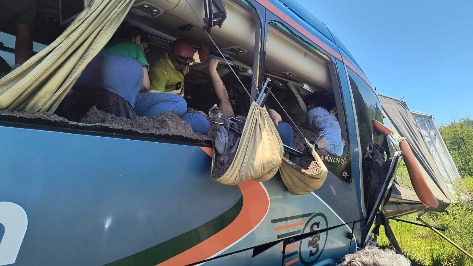 &Ocirc;nibus envolvido em acidente com mortes na BR-116 saiu de Pelotas com 19 passageiros