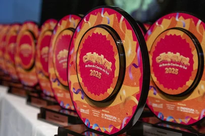 Os destaques do Carnaval de Rua 2025 em Caxias do Sul foram premiados em solenidade na noite desta terça-feira, 6/05/2025<!-- NICAID(16031913) -->