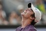 João Fonseca comemora vitória sobre Djokovic e classificação às oitavas de Roland Garros: "Só tenho a agradecer"