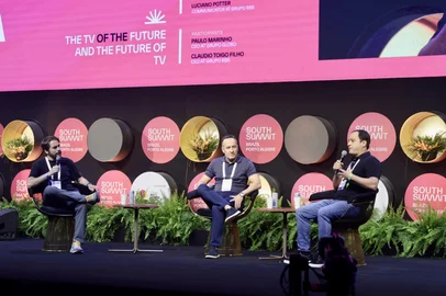 Porto Alegre, RS, Brasil - South Summit- “A TV do Futuro e o Futuro da TV?” Painel com Claudio Toigo e Paulo Marinho, Mediação de Luciano Potter.  Foto: Jefferson Botega / Agencia RBSIndexador: jeff botega<!-- NICAID(16015048) -->