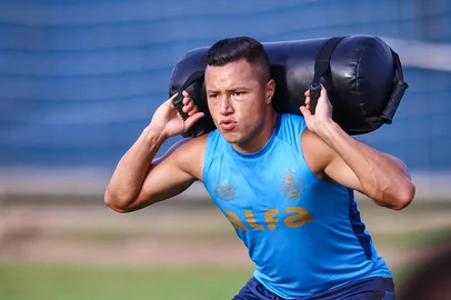 RS - FUTEBOL/ TREINO GREMIO 2025 - ESPORTES - Jogadores do Gremio realizam treino tÃ©cnico durante a tarde desta quarta-feira, no CT Luiz Carvalho, na preparaÃ§Ã£o para a partida valida pelo Campeonato Brasileiro 2025. Na foto, Marlon. FOTO: LUCAS UEBEL/GREMIO FBPA<!-- NICAID(16037211) -->