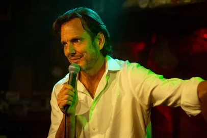 Searchlight Pictures / Divulgação Isso Ainda Está de Pé (2025), filme com Will Arnett<!-- NICAID(16227608) -->