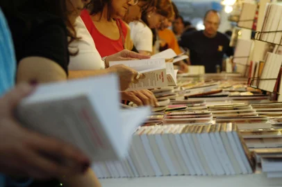 *** J.Botega - Feira do Livro ***Primeiro dia da 53ª Feira do Livro de Porto Alegre.<!-- NICAID(2004808) -->