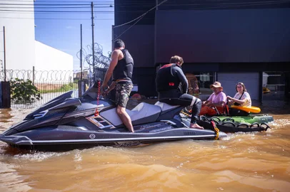 PORTO ALEGRE, RS, BRASIL - 07/05/2024 - Situação na Beijamin Constant. Avenida foi atingida pela forte enchente causada pela cheia do Guaíba. FOTO: MATHEUS PÉ, ESPECIALIndexador: Marina Ceresa<!-- NICAID(15757500) -->