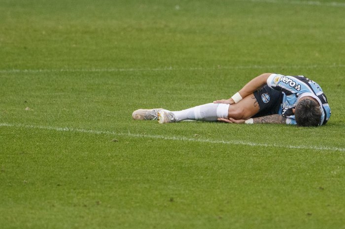 Jornalista diz que Ferreirinha descobriu sua lesão por conta própria