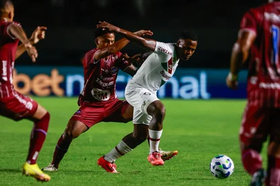 Caxias enfrenta o Fluminense<!-- NICAID(15989550) -->