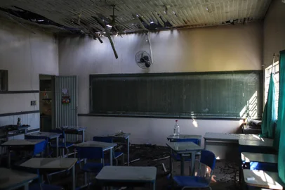 Capela de Santana, RS, Brasil, 24/04/2023 - Um incêndio iniciado no banheiro se espalhou pela Escola Municipal de Ensino Fundamental Nossa Senhora das Graças, de Capela de Santana, no Vale do Caí. - Foto: Anselmo Cunha/Agência RBS<!-- NICAID(15410934) -->