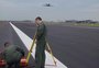 Avião que faz testes no aeroporto Salgado Filho colide em ave