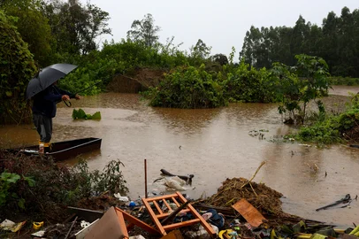 SÃO SEBASTIÃO DO CAÍ, RS, BRASIL, 18-06-2025: CHUVAS NO RS -  com o aumento do nível do Rio Caí na tarde d em quarta-feira, 11 famílias são abrigadas em ginásio do município. Foto: Camila Hermes/Agencia RBS<!-- NICAID(16062815) -->