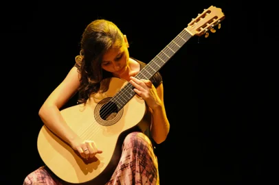 Thaís Nascimento apresenta o show Mulheres compositoras para Violão no Sarau do Solar<!-- NICAID(15429667) -->