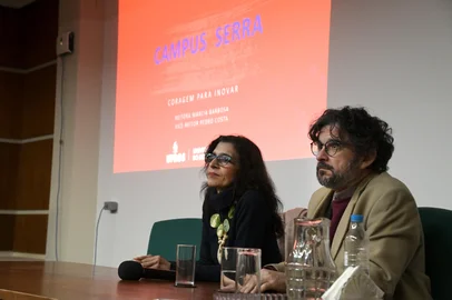 UFRGS apresentou informações inéditas sobre o novo campus em Caxias do Sul. O evento de apresentação ocorreu no Campus do Vale nesta sexta-feira, 15 de agosto. Na foto, a reitora Marcia Barbosa e o vice-reitor Pedro Costa.<!-- NICAID(16102538) -->