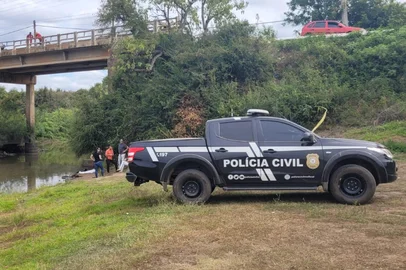 Ponto sobre o Rio Vacacaí, em São Gabriel, onde pai jogou o filho no rio <!-- NICAID(16003118) -->