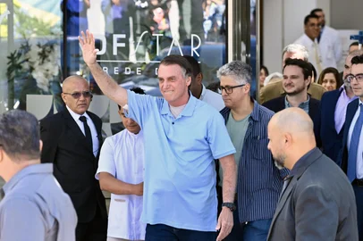 Former Brazil's President Jair Bolsonaro waves to supporters as he leaves the DF Star clinic in Brasilia on May 4, 2025, three weeks after undergoing a 12-hour operation to treat an intestinal obstruction, a complication from a stab wound he suffered in 2018 during a campaign event weeks before he won the presidential election. (Photo by EVARISTO SA / AFP)<!-- NICAID(16029447) -->