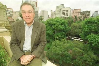 Professro Ruy Carlos Ostermann.#PÁGINA: 1#ENVELOPE: 288380#EDIÇÃO: 2ª Data Evento: 00/09/2002<!-- NICAID(915118) -->