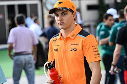 McLaren's Australian driver Oscar Piastri arrives before the Singapore Formula One Grand Prix night race at the Marina Bay Street Circuit in Singapore on September 17, 2023. (Photo by ROSLAN RAHMAN / AFP)Editoria: SPOLocal: SingaporeIndexador: ROSLAN RAHMANSecao: motor racingFonte: AFPFotógrafo: STF<!-- NICAID(15545674) -->